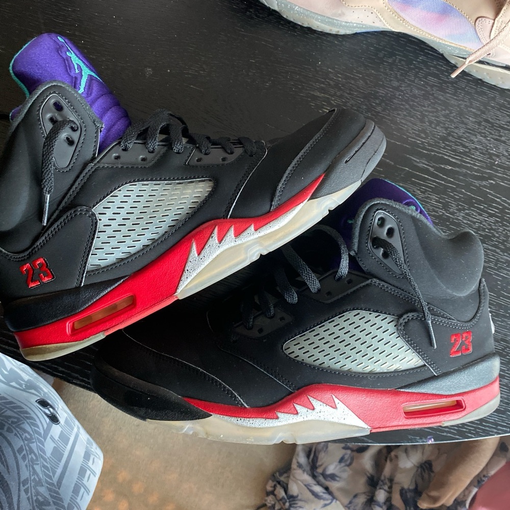 Air Jordan 5 retro top 3/ fire red metallic grape great condition